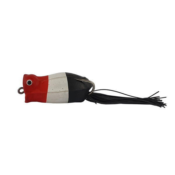 Isca Bocão Popper Frog Life em ação na superfície da água cor preto branco e vermelho